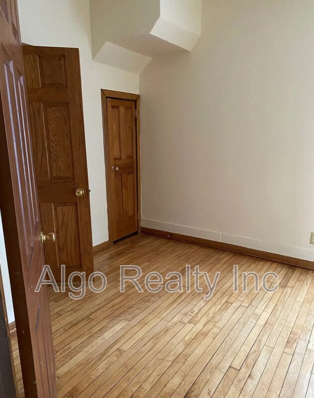 Foto del edificio - 4638 Camden Ave N