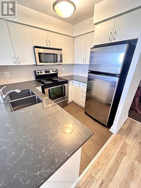 Building Photo - 1060 Sheppard Ave W