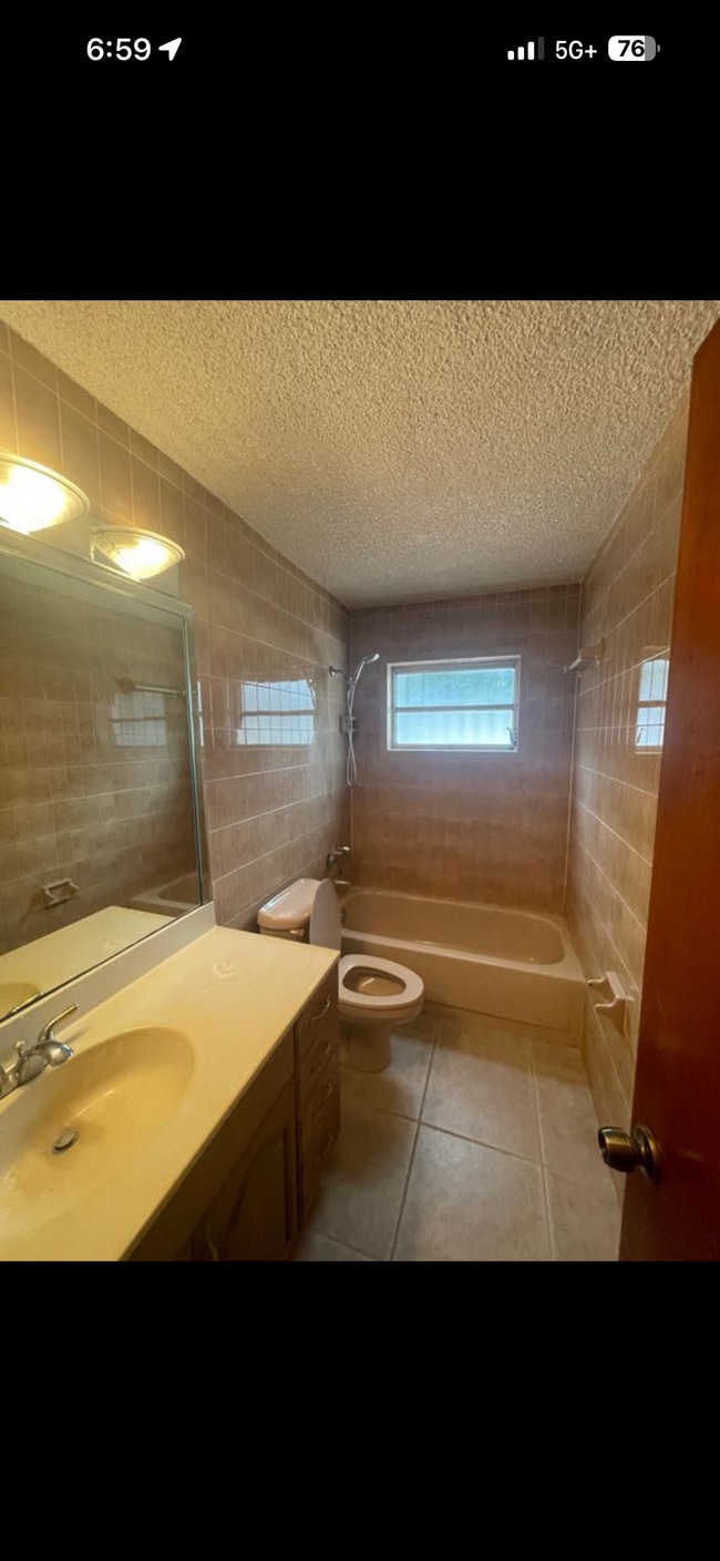 Foto del edificio - 2936 SW 11th St