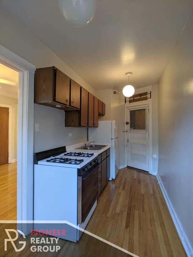 Foto del edificio - 3008 N Racine Ave