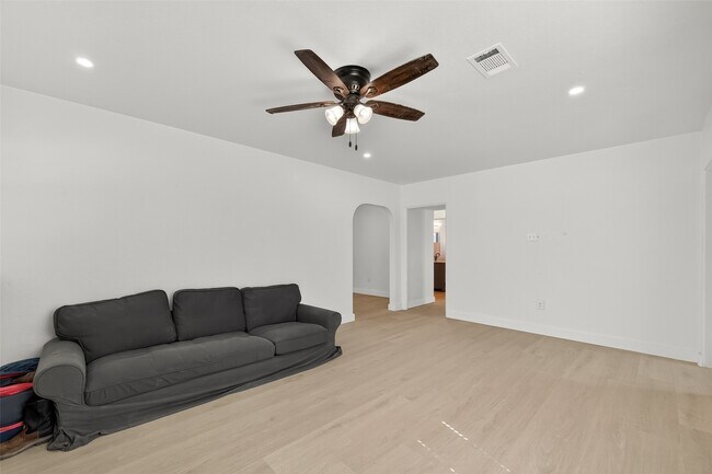 Foto del edificio - 501 Live Oak St