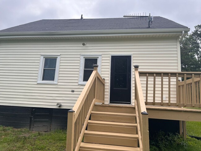 Foto del edificio - Gorgeously renovated farmhouse in Halifax ...