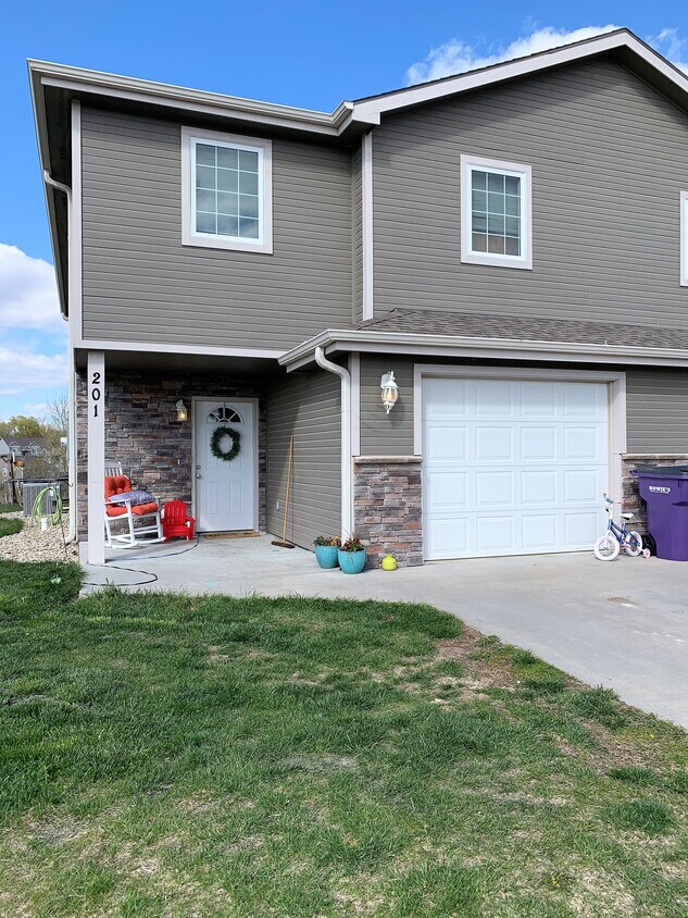 201 Kelly Ln, Saint KS 66535 Townhouse for Rent in Saint KS