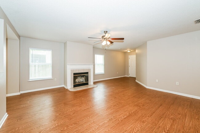 Building Photo - 1071 Collinswood Dr W