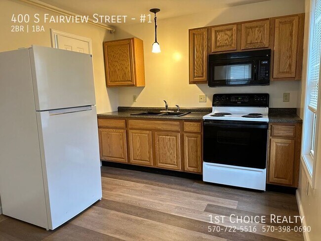 Building Photo - 2 bedroom remodeled townhouse for rent!