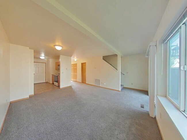 Foto del edificio - Gorgeous 2 Bedroom 1 Bathroom Townhouse Style Apartment W/Garage! Great Location!!
