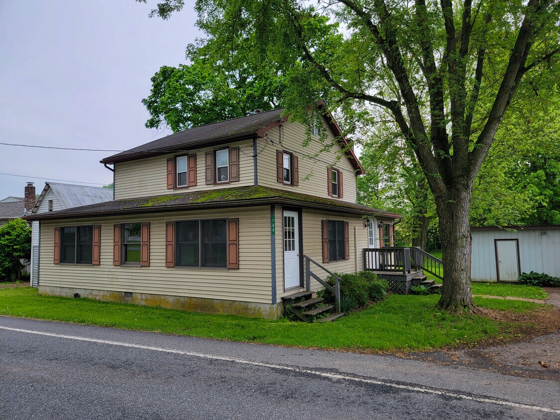 Foto principal - 189 W Maple Grove Rd