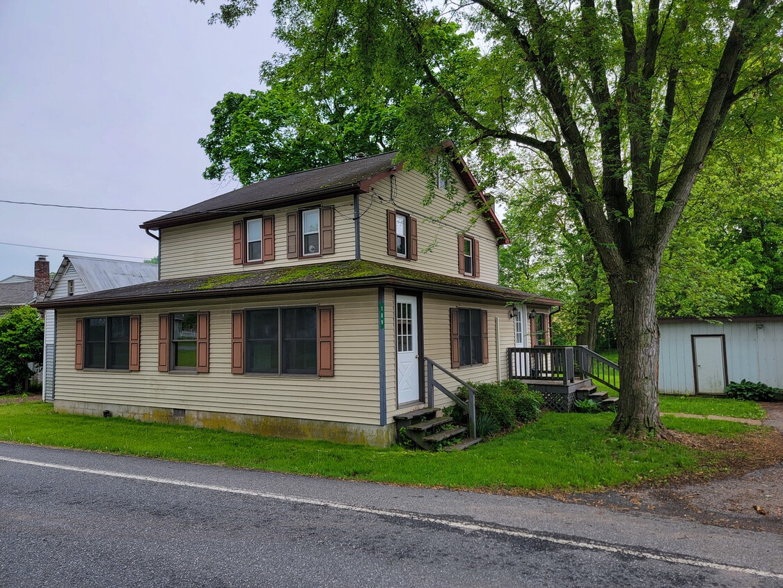 Primary Photo - 189 W Maple Grove Rd