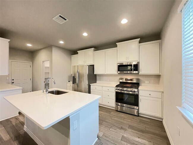 Foto del edificio - 1603 Denesa Dr