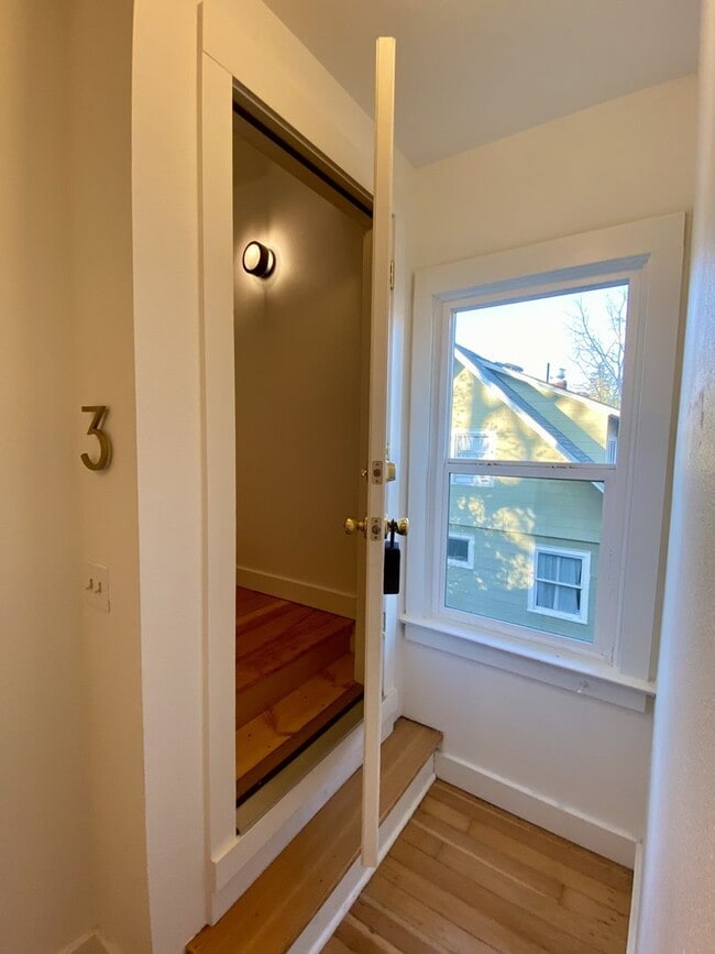 Photo - 5728 N Williams Ave Apartment