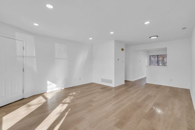 Foto del edificio - 54 Hopewell Ln