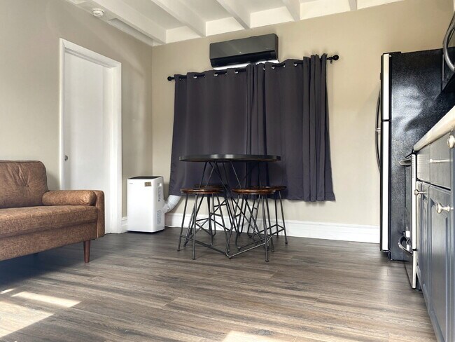 Foto del edificio - Charming & Private Furnished 1/1 in Croiss...
