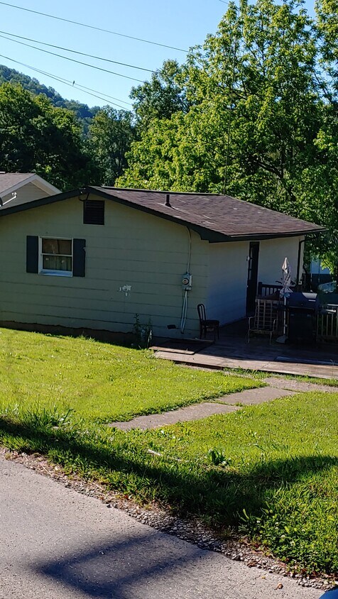 Primary Photo - 68 Wabaco Cir