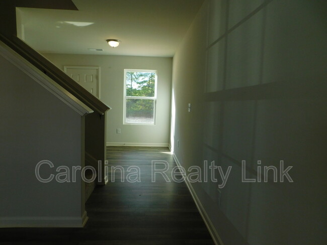 Building Photo - 615 Quail Ln