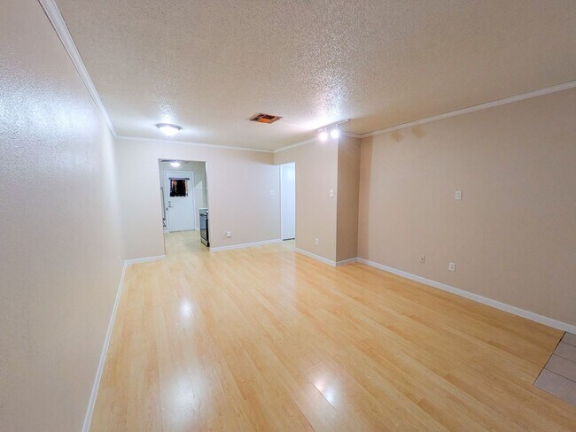 Foto del edificio - 6255 Bedford Dr