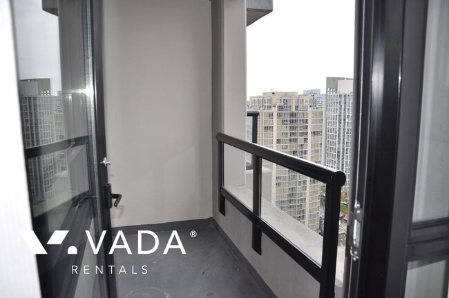 Building Photo - Yaletown Park Apartment For Rent 2804-909 ...