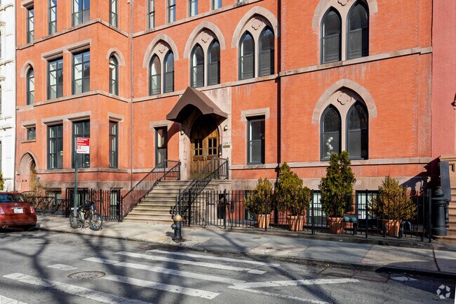 Entrance - 231 E 17th St