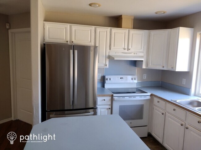 Building Photo - 6021 Thornbury Drive Southeast, Lacey, WA,...