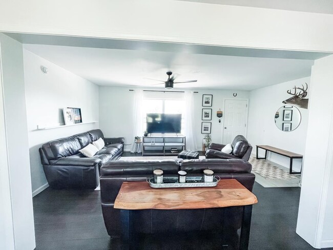 Foto del edificio - 4129 W Hill Rd