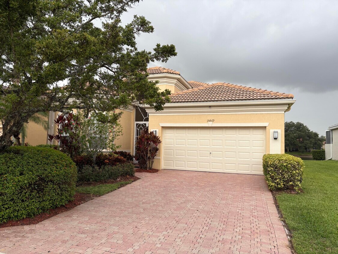 Foto principal - 15869 Vivanco St