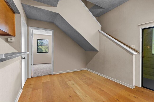 Foto del edificio - 1003 W 26th St