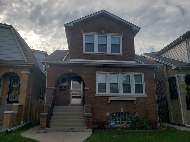 Building Photo - 3136 N Kostner Ave