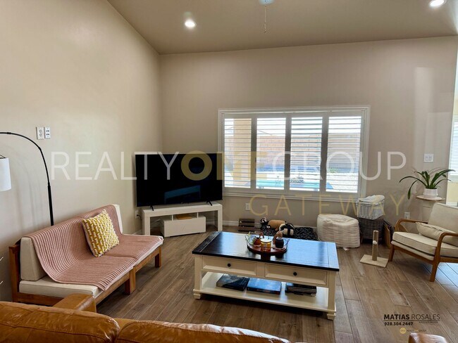 Building Photo - Enjoy those Arizona Sunset in this Three B...