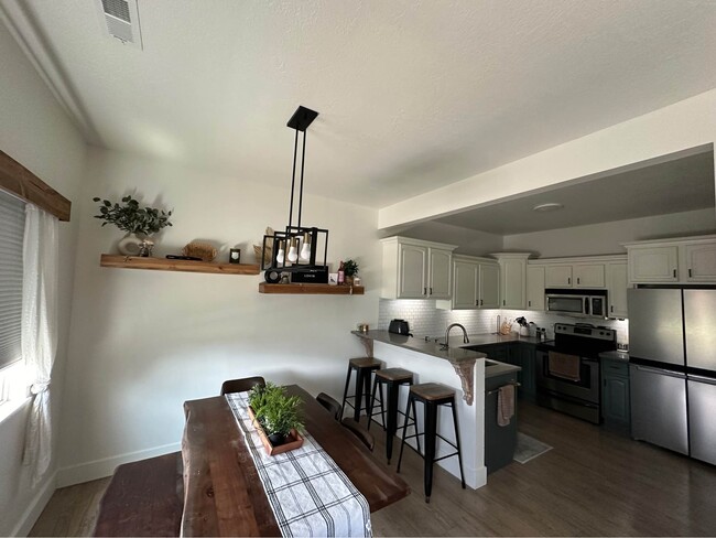Building Photo - 520 W 1570 N