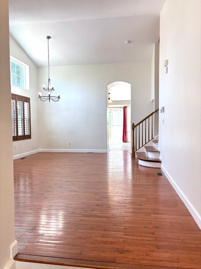 Building Photo - Beautiful 3bd, 3 bath single family home bedroom for rent in Aurora 80016