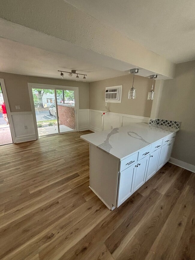 Building Photo - Atbridge TownHomes