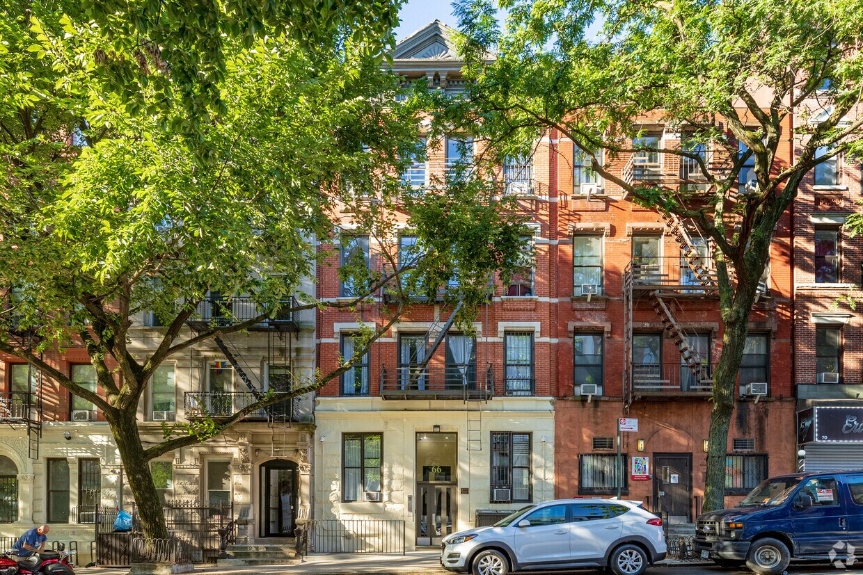 Primary Photo - 66 W 106th St