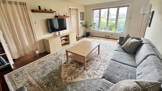 Living Room - 1643 Mount Pleasant Rd