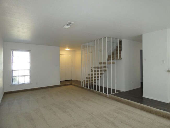 Building Photo - 1620 Willow Lane, Euless TX  76039