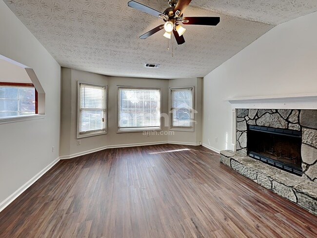 Building Photo - 200 Deer Walk Dr
