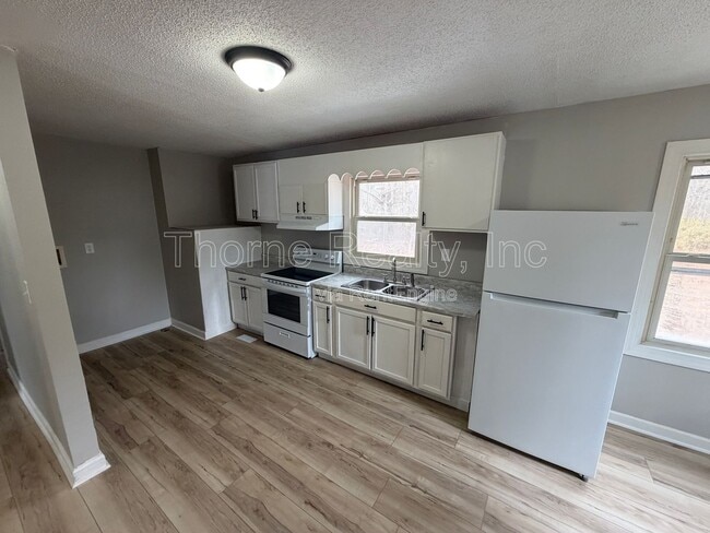 Building Photo - 303 2nd St