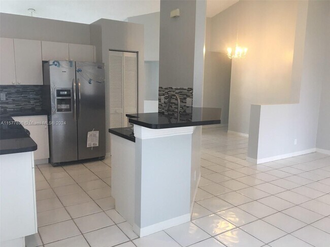 Foto del edificio - 807 Savannah Falls Dr