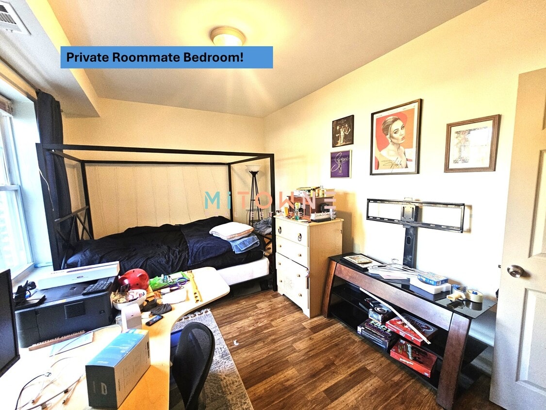 Primary Photo - 2400 W Bryn Mawr Ave