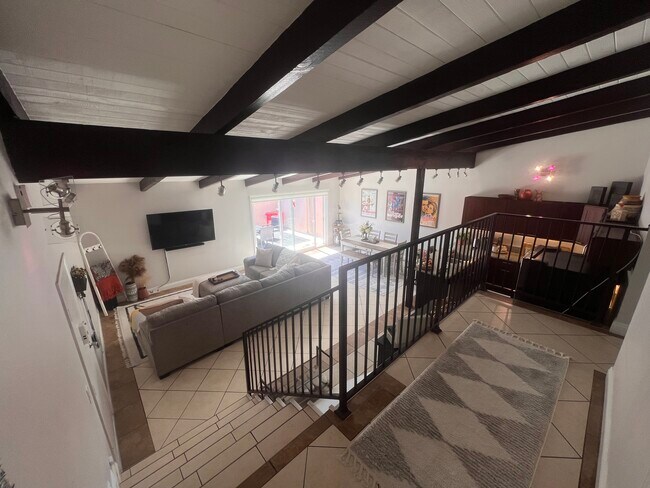 Foto del edificio - 7924 Woodman Ave