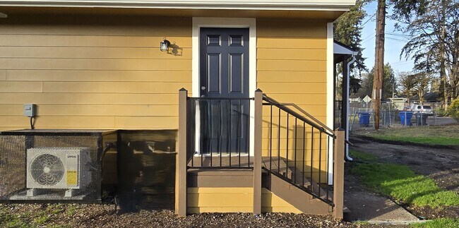 Building Photo - COMPLETLY REMODLED HOME COMING SOON!