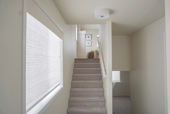 Entryway - 2184 Dock Dr