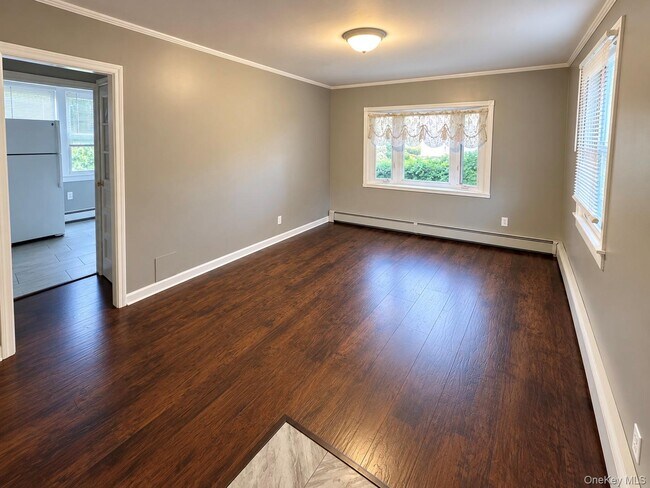 Building Photo - 13 Spackenkill Rd