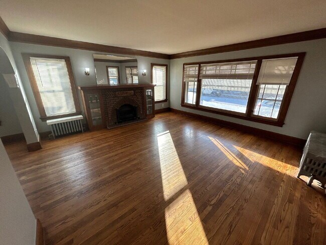 Building Photo - 919 Hayes Avenue
