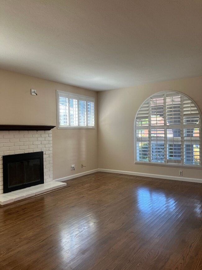 Building Photo - Nicely Updated 4-Bedroom House With Nice B...
