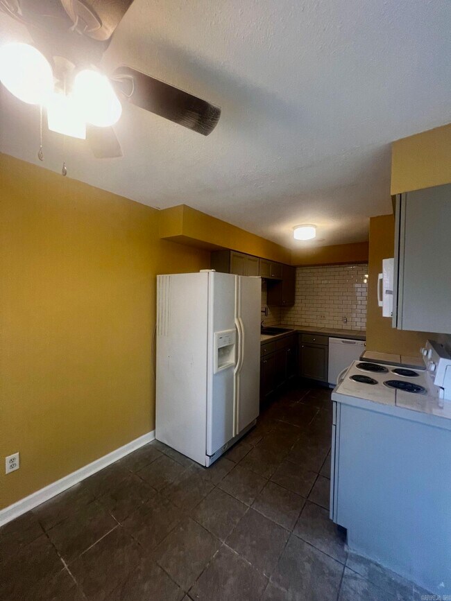 Foto del edificio - 9114 Tanya Dr