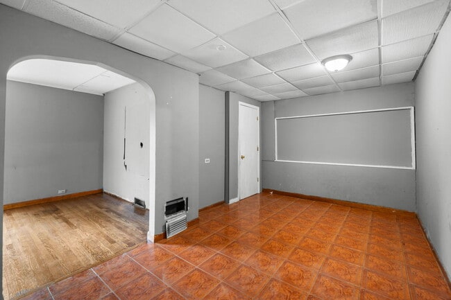 Building Photo - 296 E 148th Pl