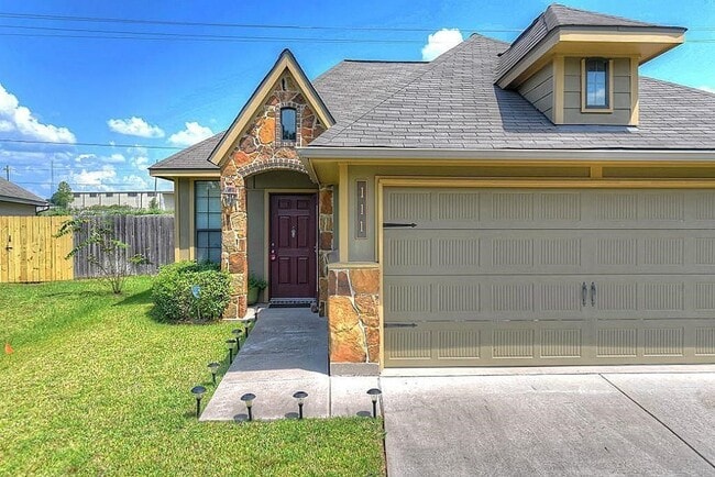 Building Photo - 111 Briarwood Dr