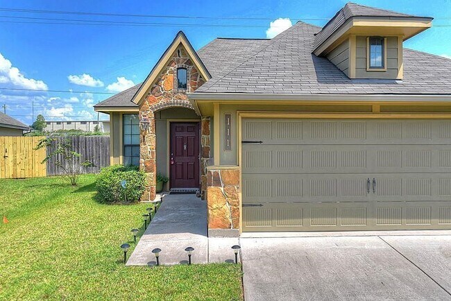 Foto del edificio - 111 Briarwood Dr