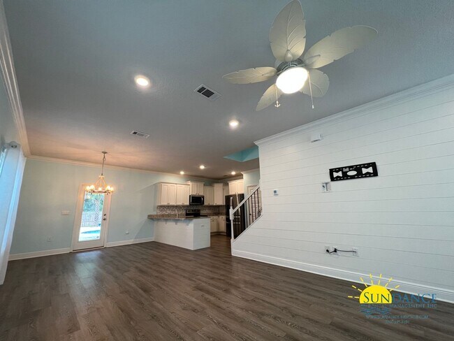 Building Photo - Stunning 4 Bedroom Home with Private Pool!