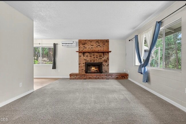 Building Photo - 981 Upper Applegate Rd