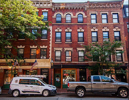 Building Photo - 130 Charles St